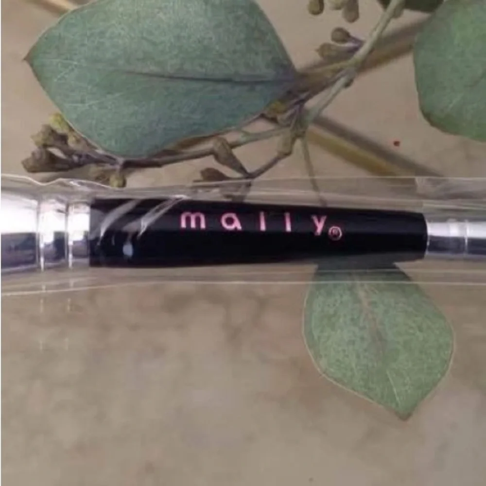 Mally Beauty Double-Ended Highlighter Brush - Brand new!